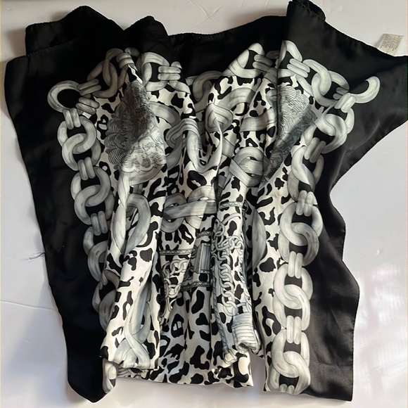 MADE IN ITALY 🇮🇹 LEOPARD & CHAINS BLACK EDGES 35” SCARF - Picture 2 of 11